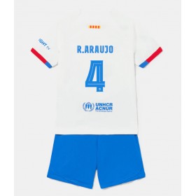 Barcelona Ronald Araujo #4 Auswärtstrikot 2023-24 Kurzarm (+ kurze hosen)